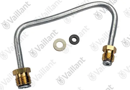 Vaillant Zündgasrohr mit zwei gewindeartigen Anschlüssen, gebogenem Metallrohr und gummierten Dichtungen, liegend auf einer weißen Unterlage.